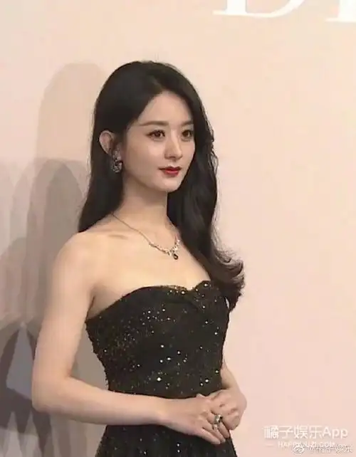 赵丽颖人看着柔但做的每件事儿都挺刚