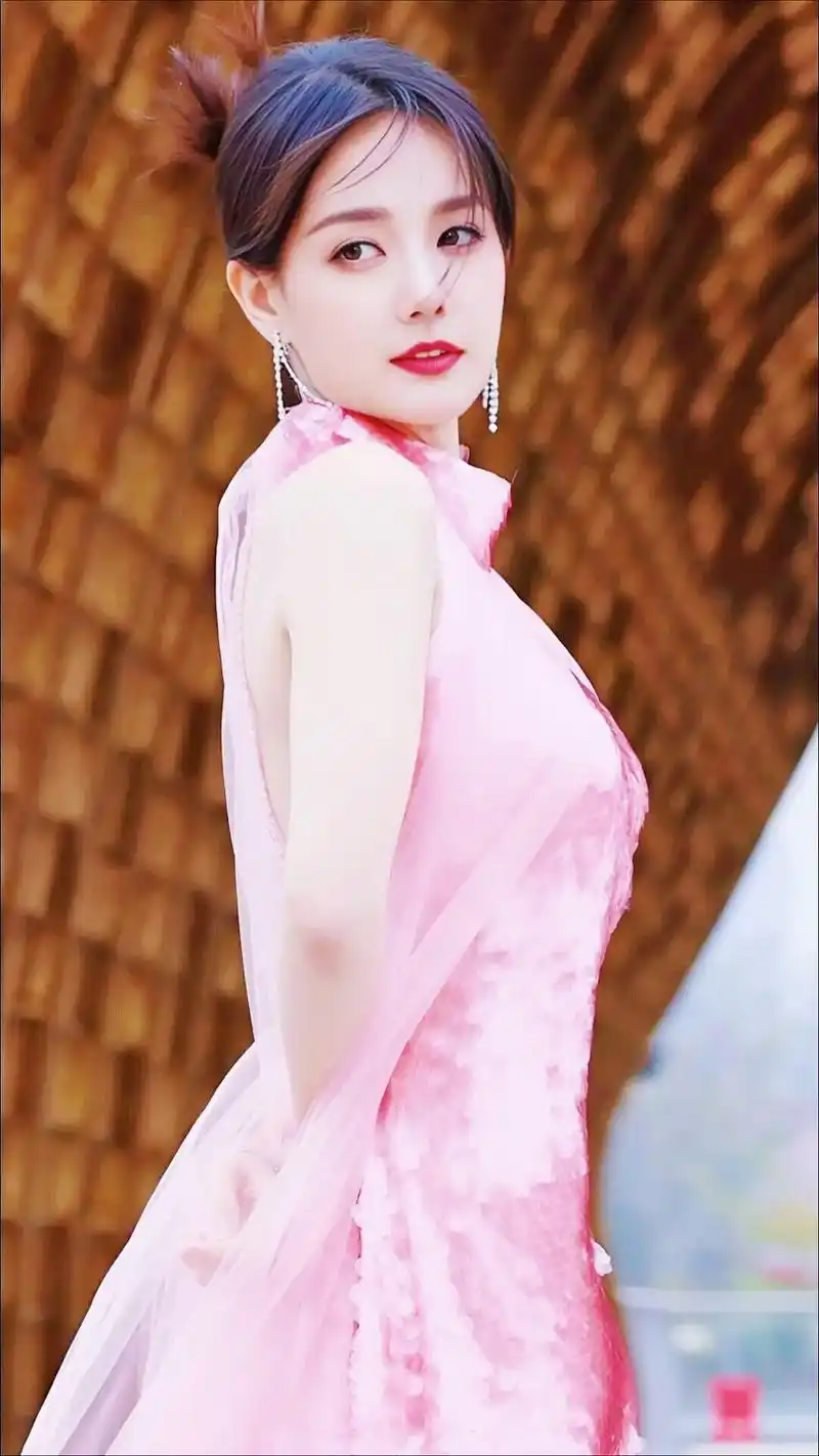 为你点赞.#甜美可爱的李一桐 - 抖音