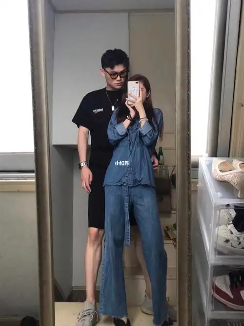 183160情侣穿搭和背景板合照