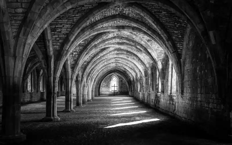 id-950427-高清晰教堂拱门黑白壁纸高清大图