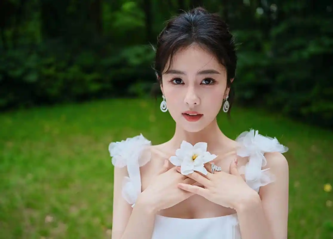 白鹿美照,这才是真正的纯天然美女!#养眼美女