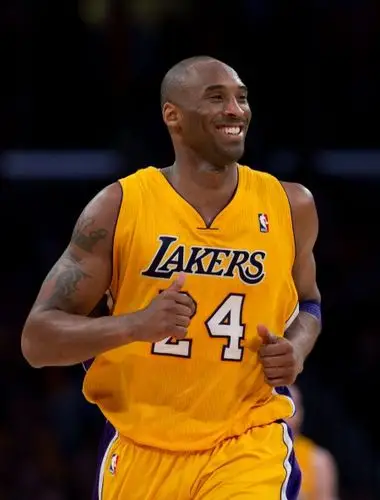 图文-[常规赛]老鹰78-86湖人 科比笑容满面