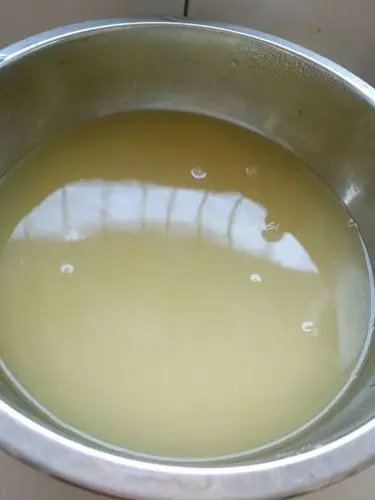 放几天后变酸,既可用于做豆腐点浆用,也可以做浆水面