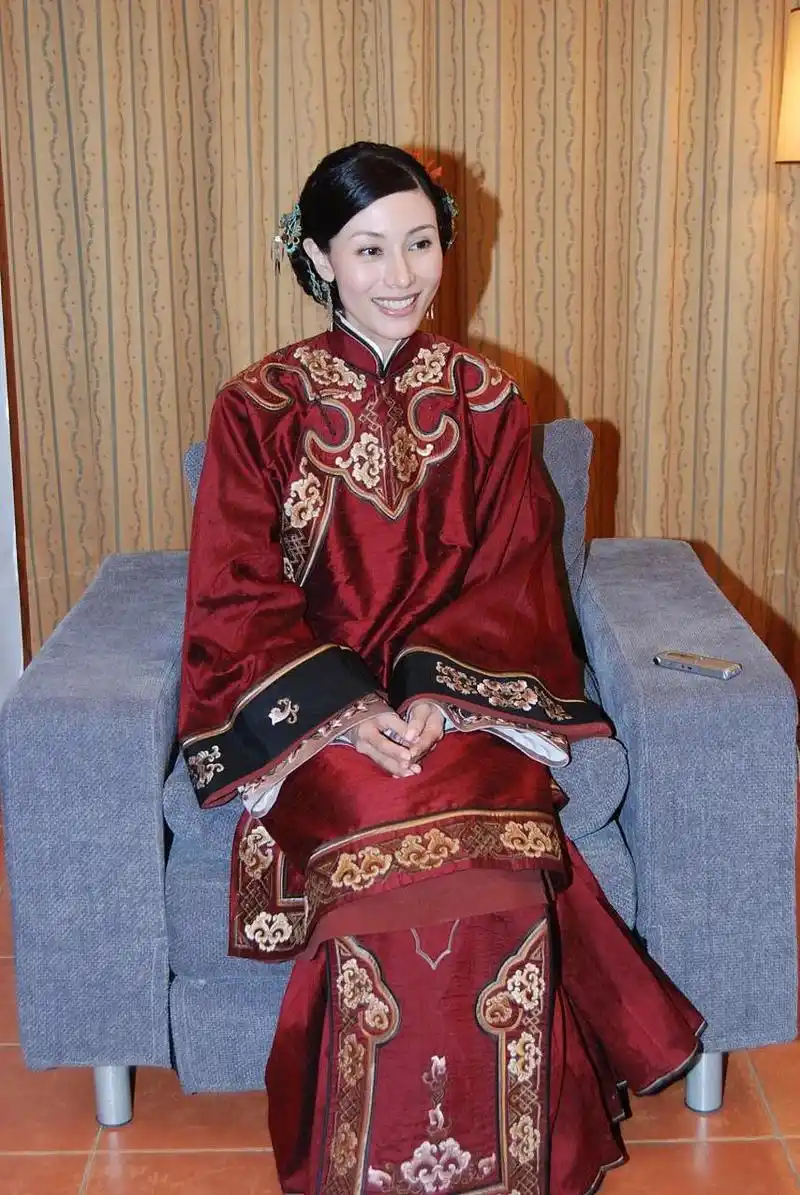 以李嘉欣为例,颜值高的人穿什么都好看!