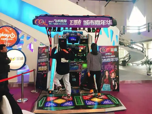 (e舞红人的跳舞机表演)