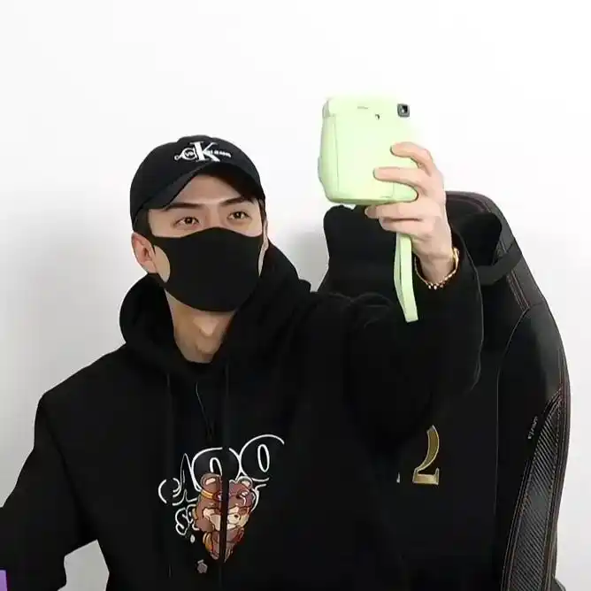 吴世勋 #sehun #吴世勋虎牙直播 戴艺人口罩的世勋, - 抖音