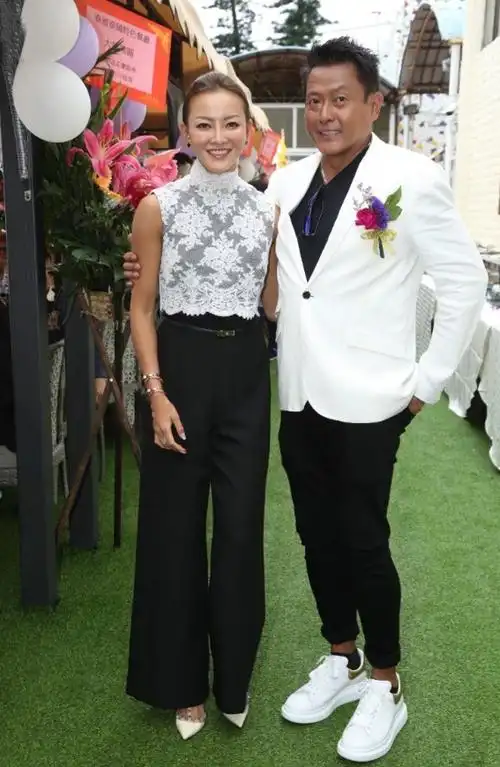 娇妻张利华出轨后火速搬入四千万别墅原来两人在大家面前演了五年戏