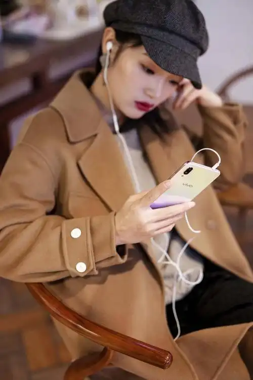 惊艳!女生上街,带上这款vivo手机瞬间成焦点