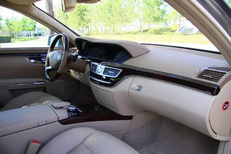 奔驰s400 hybrid内饰