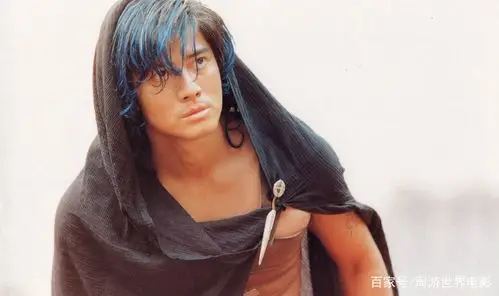 这个肌肉还是很有质感的,最起码郭富城还是亚洲舞王.