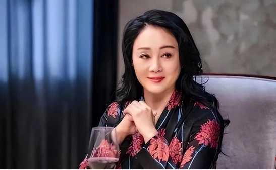 61岁知名演员王姬,娱乐圈的"拼命三娘",与初恋高峰共度风雨