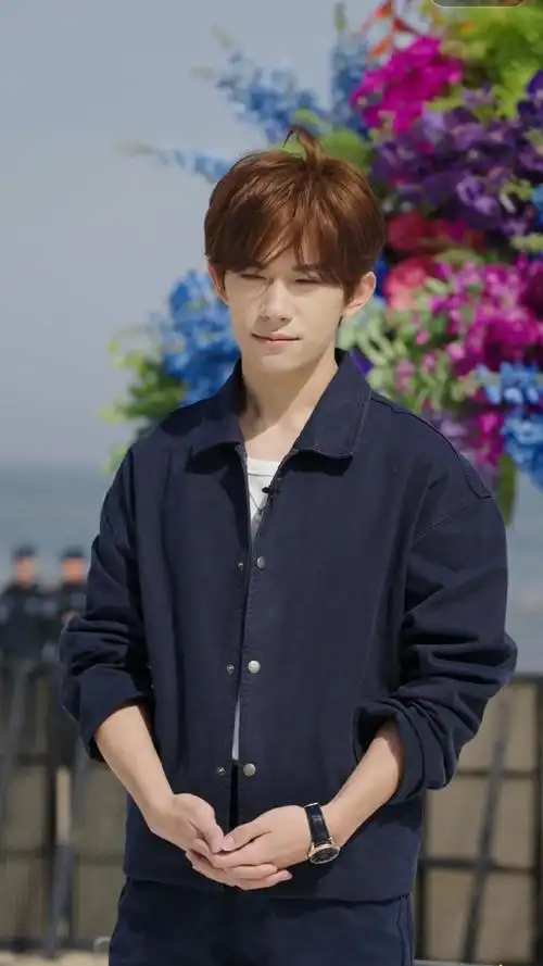 易烊千玺 阿玛尼