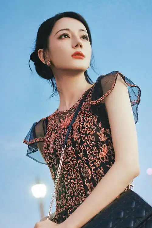 迪丽热巴法国明信片##迪丽热巴夜景大片