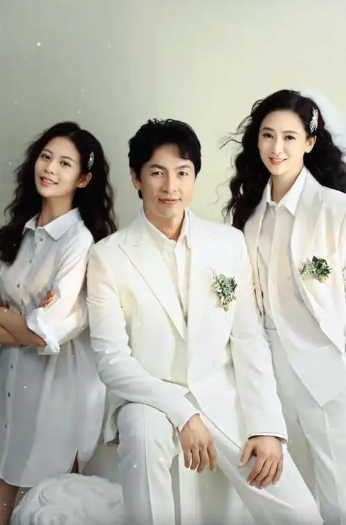 之前她在社交平台晒出的一家三口的照片,女儿完美地继承了她和她老公