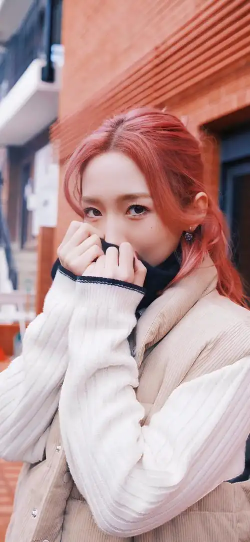 孟美岐超话·#和孟美岐的星岐旅行#    粉发实录|壁纸07    @孟美岐