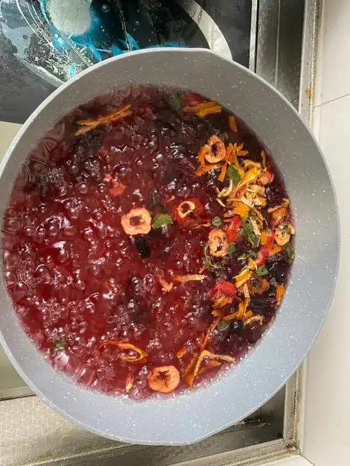 自制酸梅汤夏日解暑饮品