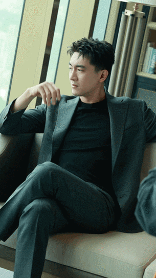 #风度星尚##林更新灰西装造型花絮##林更新你西装半永久吧#