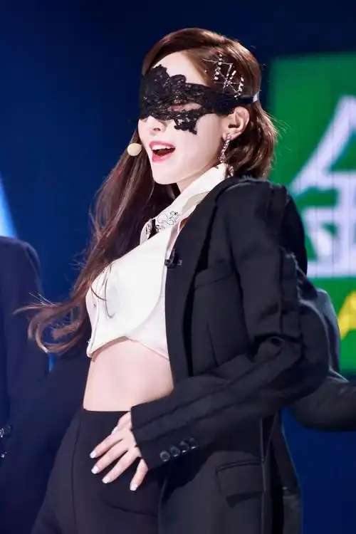 郑秀妍的okay舞台真的太绝了吧 发一组饭拍图……|郑秀妍_新浪新闻