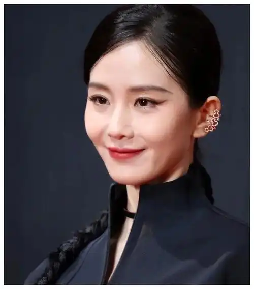 上海之夜揭秘内地女星真实颜值化解容貌焦虑