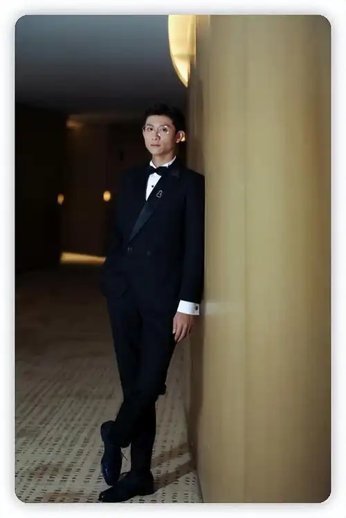 网传知名男艺人涉毒被抓,众多线索曝光引推测,张一山无辜躺枪