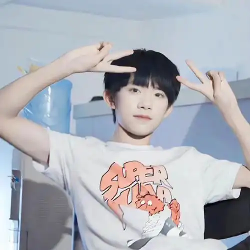 易烊千玺小时候