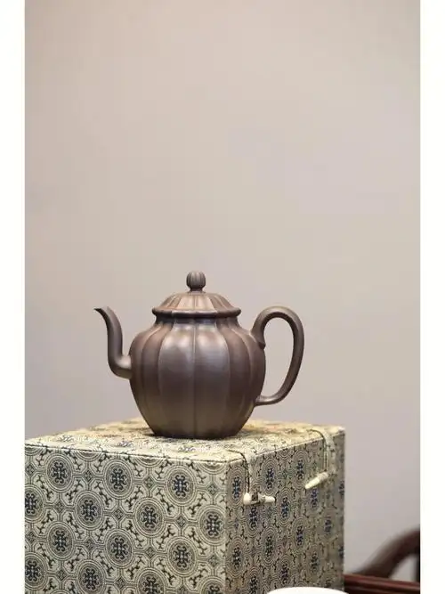 银台醉客·全手工/容量430cc/极品青灰泥此壶通体