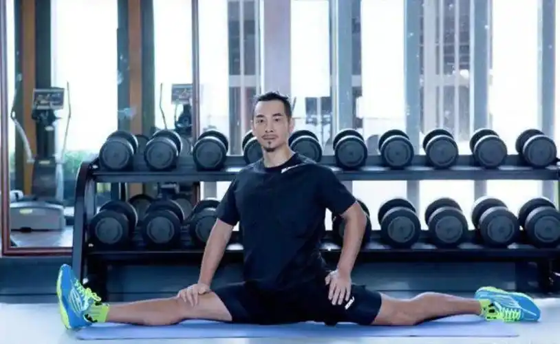 49岁的赵文卓,就是健身的最佳代言人