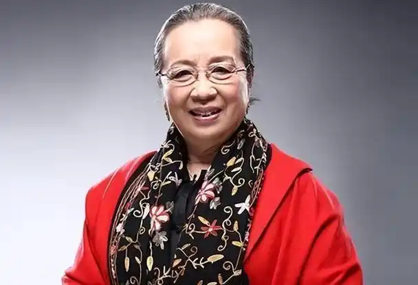 被丢烂菜叶和臭鸡蛋?"容嬷嬷"扮演者李明启:我从不后悔!