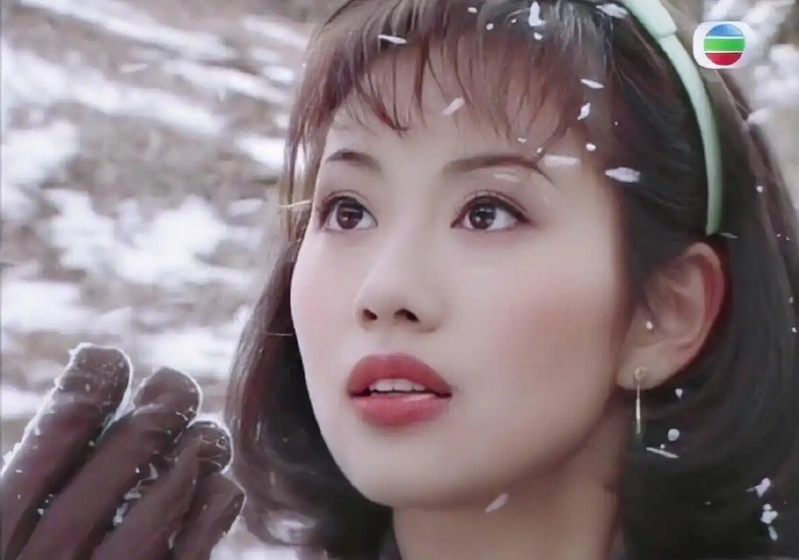 《乘风破浪的姐姐》陈松伶年轻的时候简直绝色,标准的港风美人  舞台