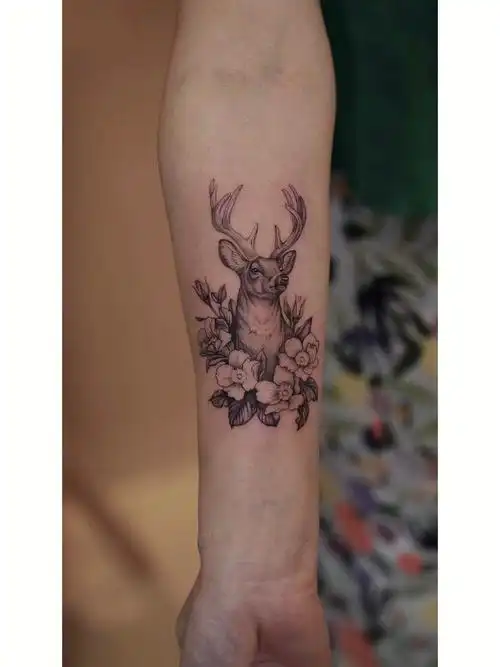 广州纹身繁花与鹿点刺纹身04