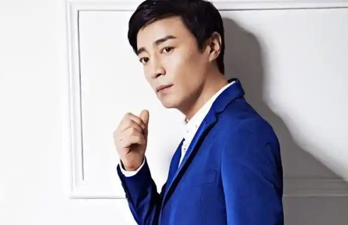 何中华个人资料简介 何中华帅气写真