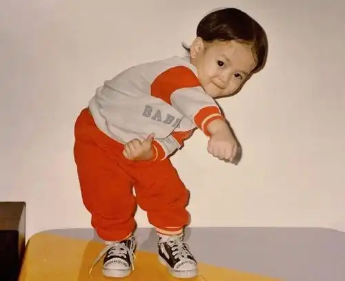 王嘉尔新鲜童年照