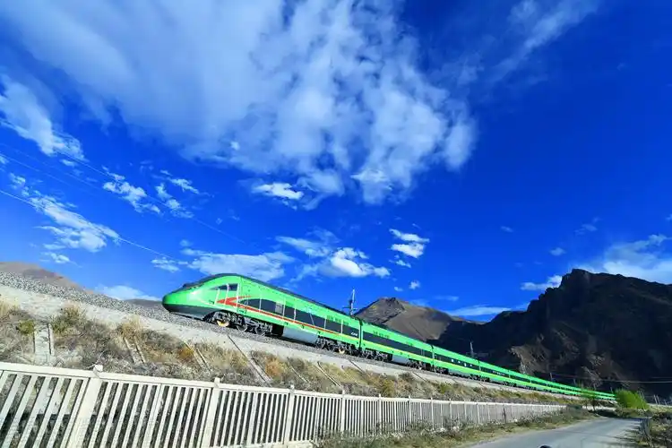 新华全媒 |提前看,开上高原的复兴号长啥样