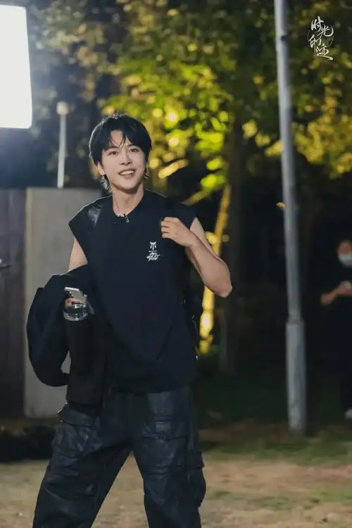 古装男神严屹宽参加"披哥4"是给观众送福利的吧?