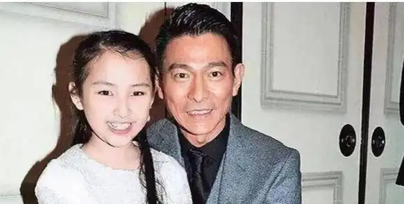 刘德华女儿刘向蕙,拥有私人飞机和豪宅,就连上学都不用考试|记者