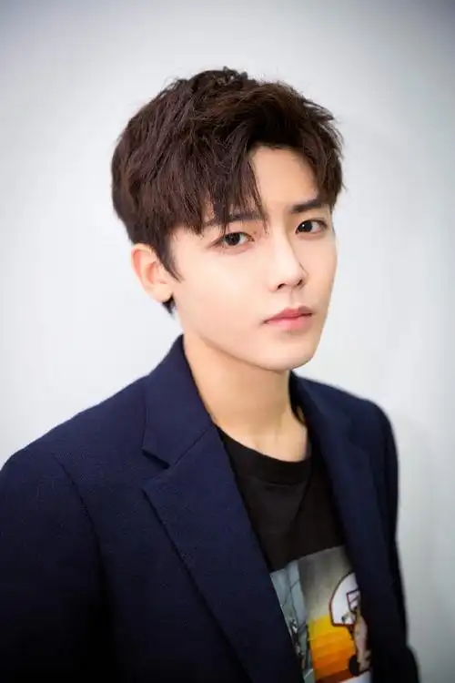 侯明昊教你如何帅气起身