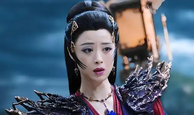 徐正溪还是挺适合演面瘫脸黑龙的,就是光脚蜻蜓点水