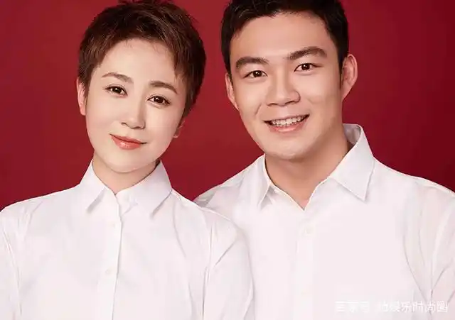 马丽和老公许文赫结婚照