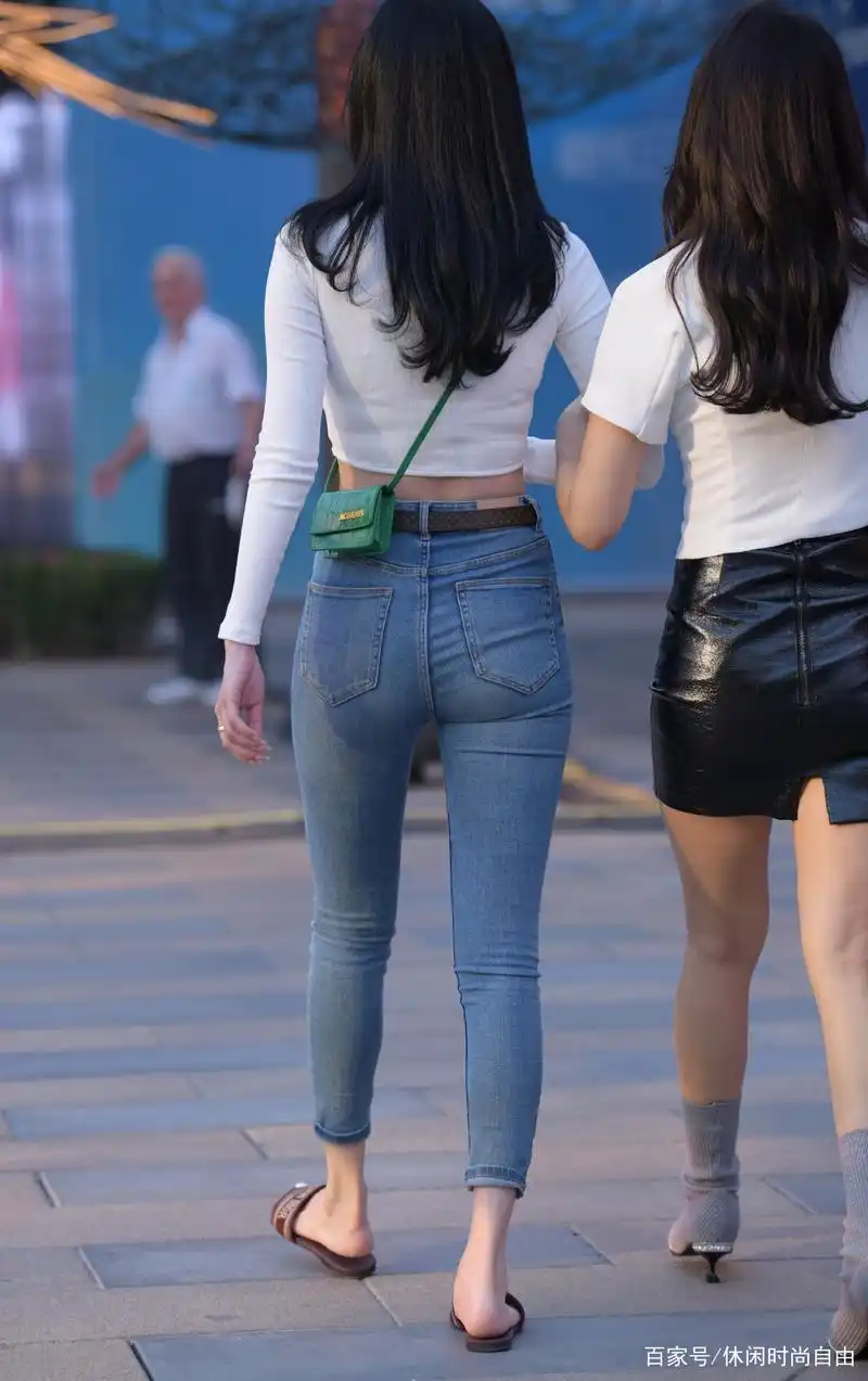 时尚美拍,街拍牛仔裤和皮裙的穿搭