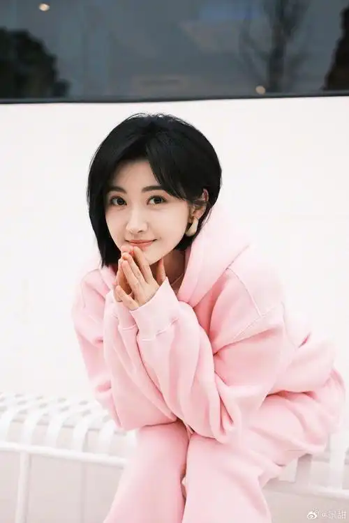 景甜周五随拍送达粉色套装的可爱甜甜