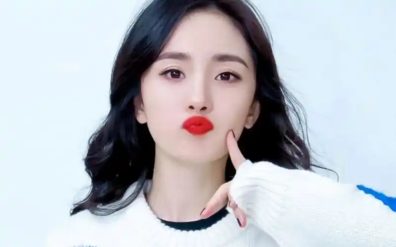 杨幂 嘟嘴好可爱