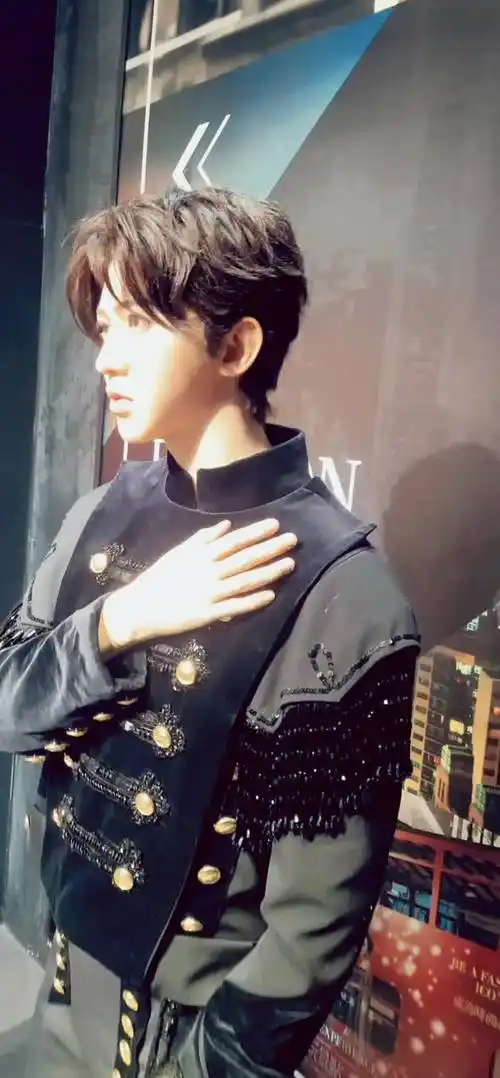 原创音乐人蔡徐坤 你现在所经历的磨难,未来都会成为你的下酒菜.