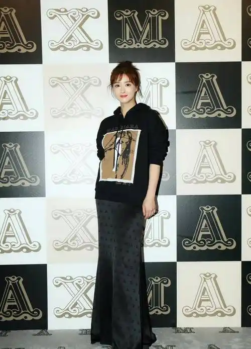 蒋欣真是微胖女神剪短发配格纹西装好有气质照样御姐范儿十足