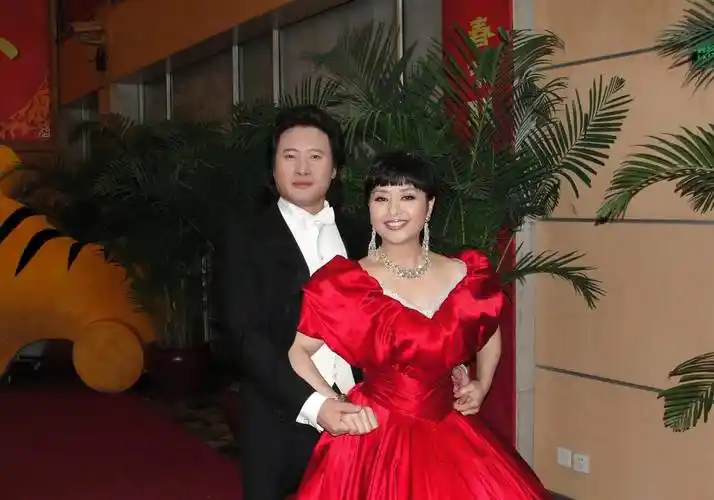 殷秀梅远嫁法国,说服贵族老公,重新回到热爱的祖国_程志_婚姻_菲利浦