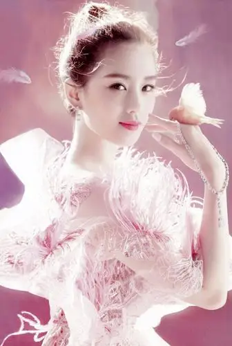 刘诗诗 芭莎珠宝8周年纪念刊封面