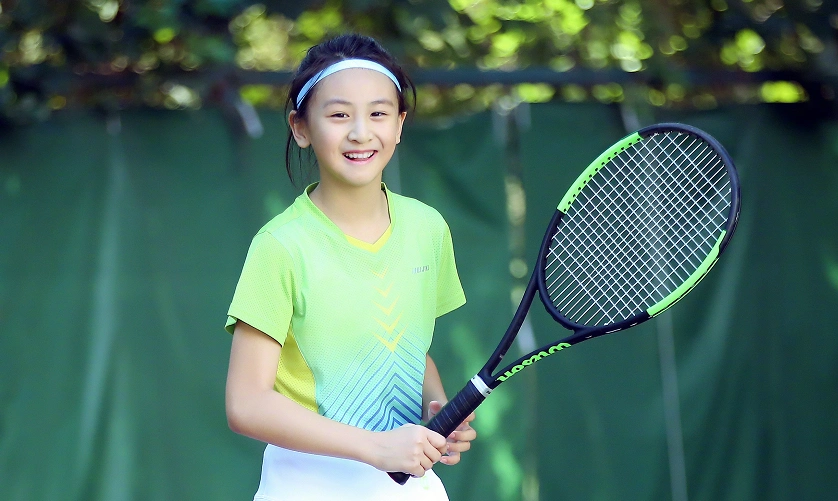 森碟宅家做运动众人佩服,专家:孩子运动过量影响长高,别大意