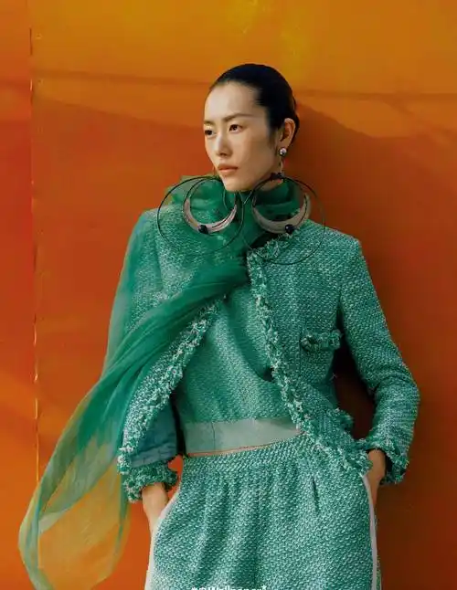 刘雯最新时尚大片曝光 瘦的越来越像个男人了!