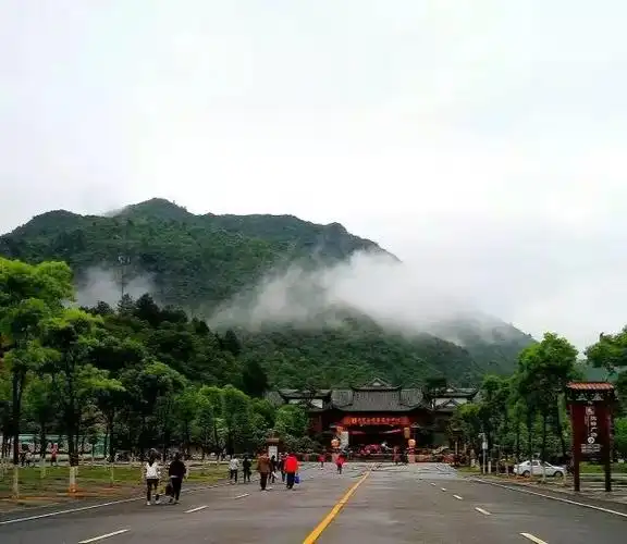 天气热了让大觉山带给你夏日的清凉和刺激