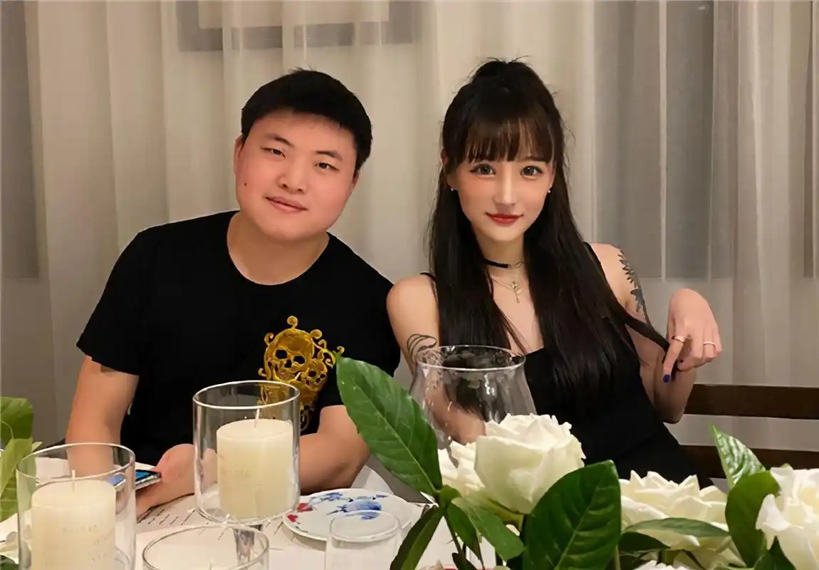 原创难怪一哥都死心塌地uzi女友自曝整容历程天价鼻子花费数十万