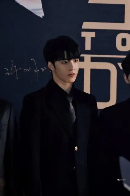 时代少年团全员黑西装亮相音乐盛典少年初长成的模样